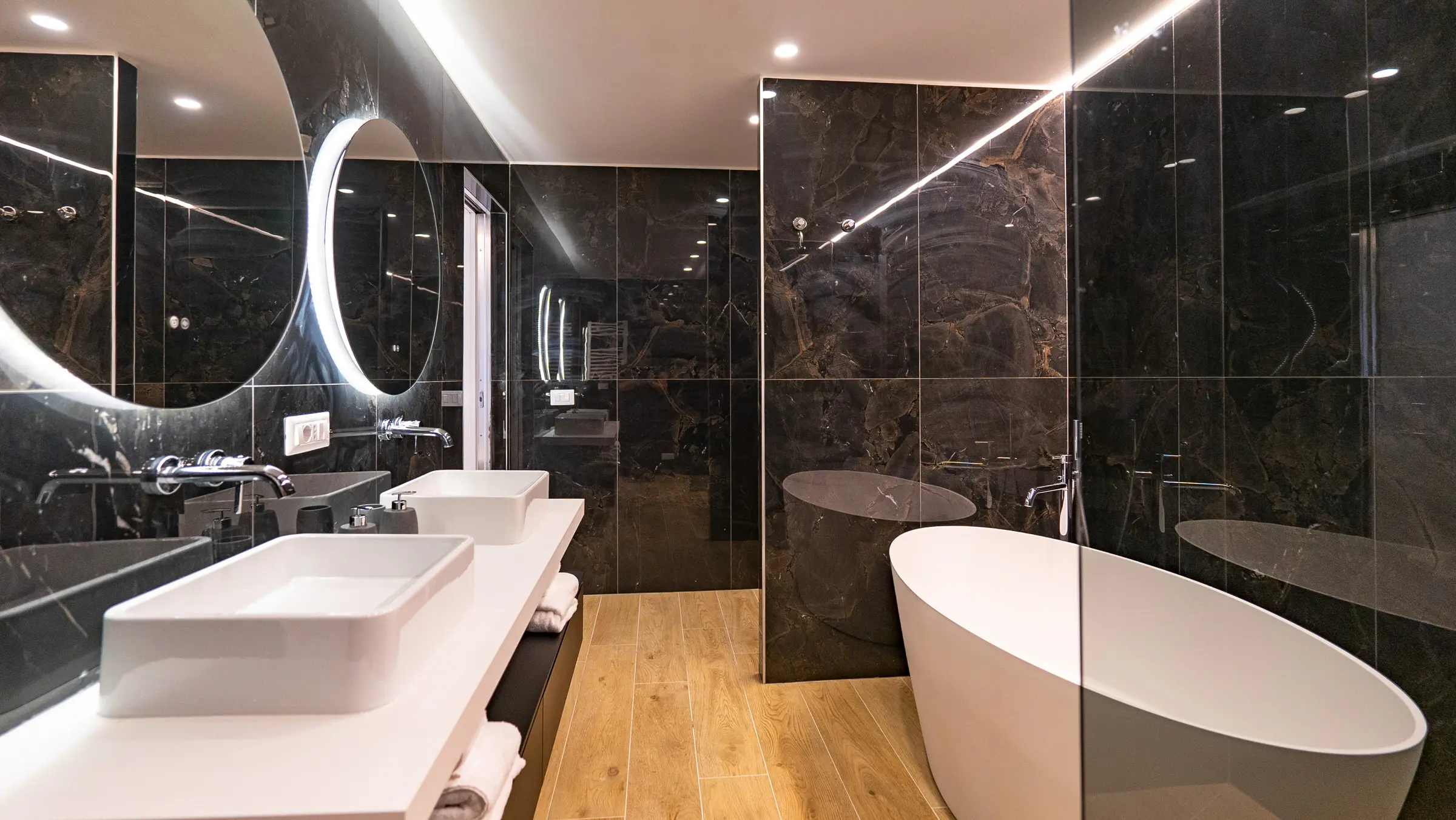 GG Luxury Suites Piazza di Spagna Executive Balcony Suite Gallery 04